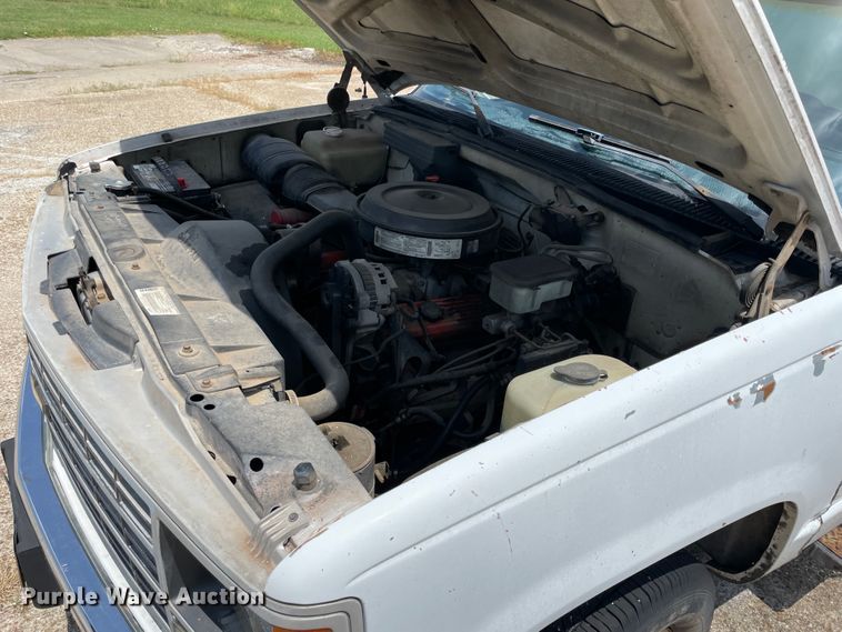 image for item KK9555 1991 Chevrolet 3500  box truck