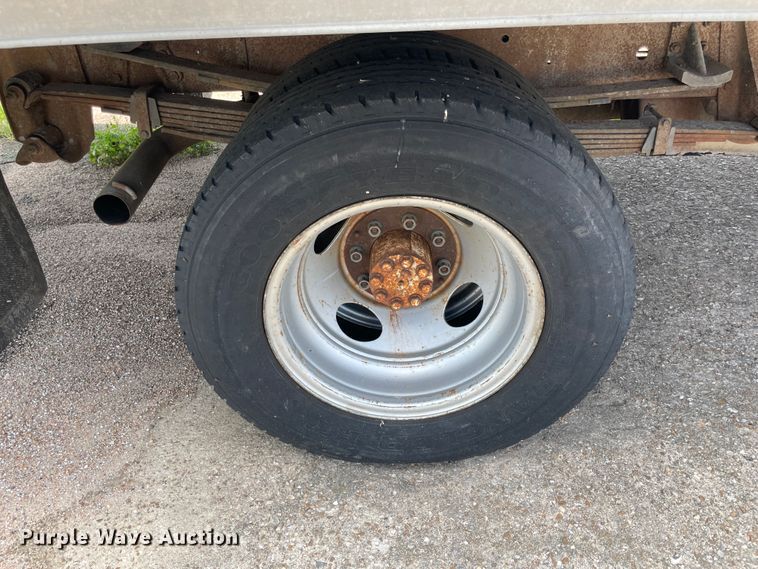 image for item KK9555 1991 Chevrolet 3500  box truck