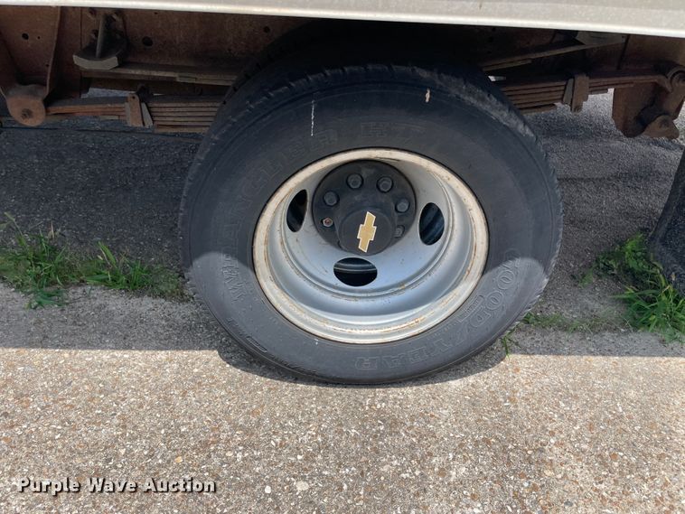 image for item KK9555 1991 Chevrolet 3500  box truck