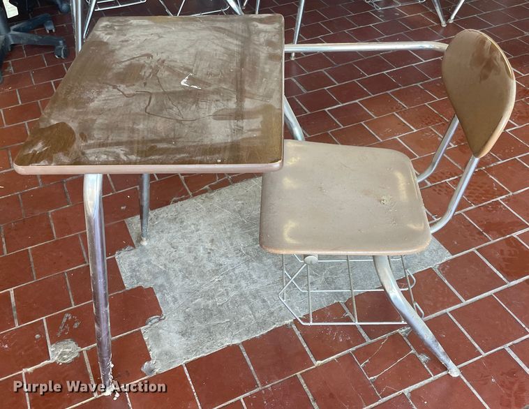 image for item KK9560 Approximately 66 desks