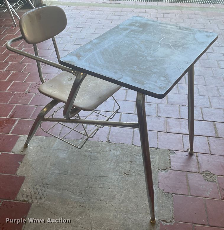 image for item KK9560 Approximately 66 desks