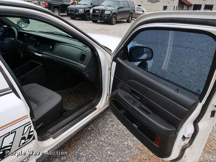 image for item KQ9788 2011 Ford Crown Victoria Police Interceptor