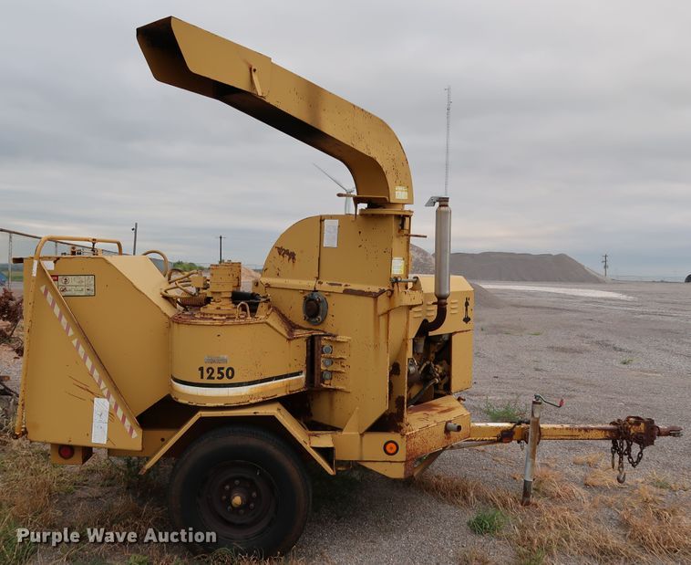 image for item KQ9794 1989 Vermeer BC1250  wood chipper