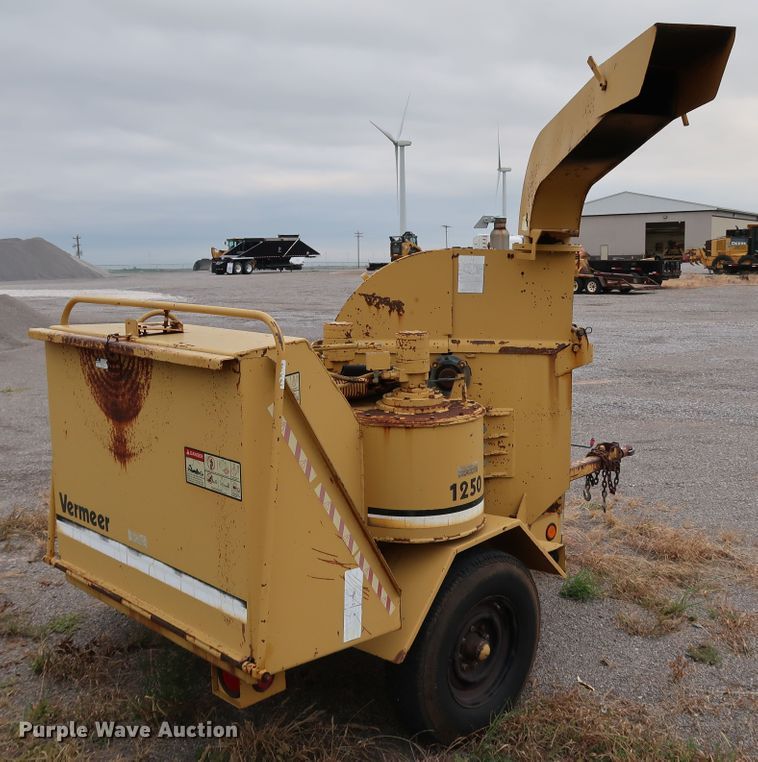 image for item KQ9794 1989 Vermeer BC1250  wood chipper
