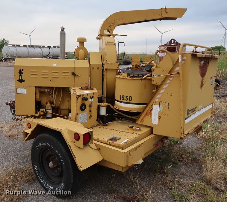 image for item KQ9794 1989 Vermeer BC1250  wood chipper