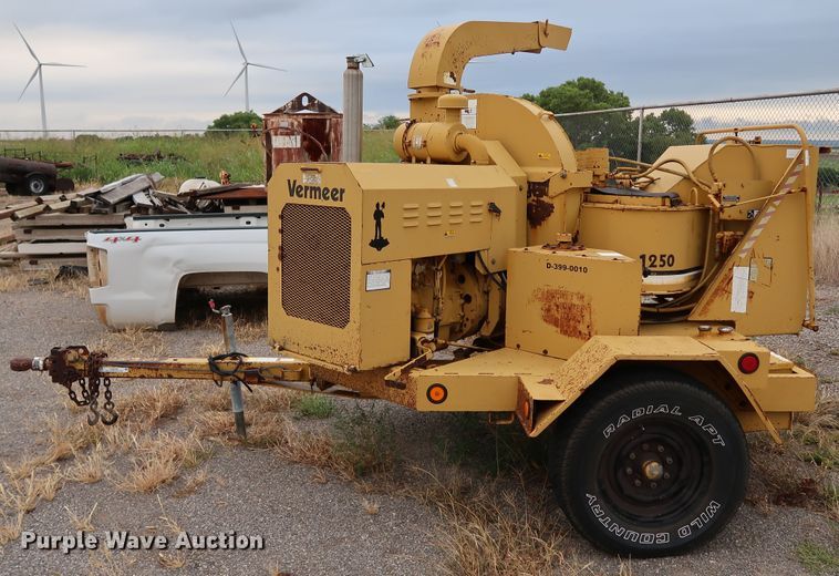image for item KQ9794 1989 Vermeer BC1250  wood chipper