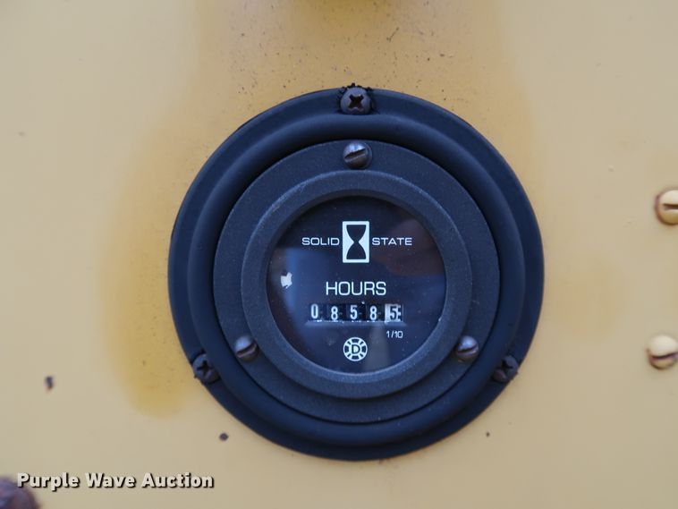 image for item KQ9794 1989 Vermeer BC1250  wood chipper