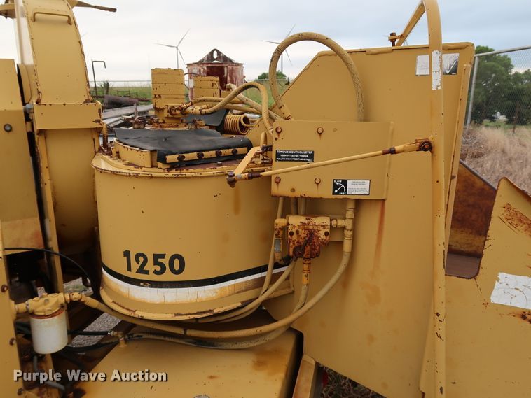 image for item KQ9794 1989 Vermeer BC1250  wood chipper