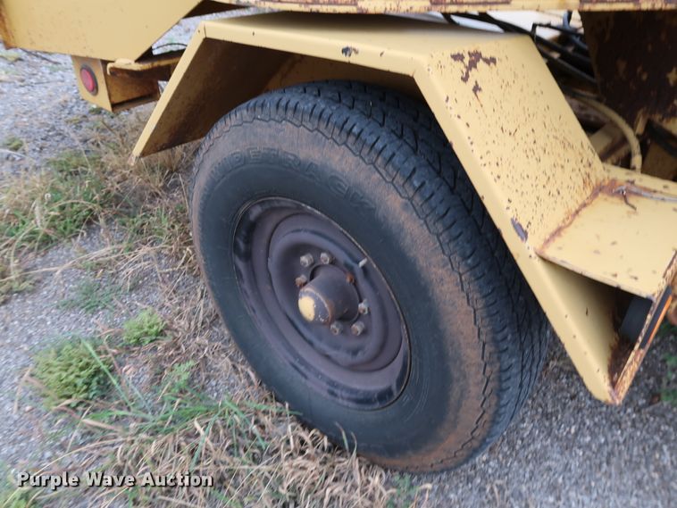 image for item KQ9794 1989 Vermeer BC1250  wood chipper