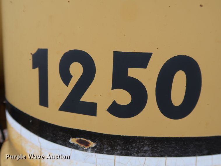 image for item KQ9794 1989 Vermeer BC1250  wood chipper