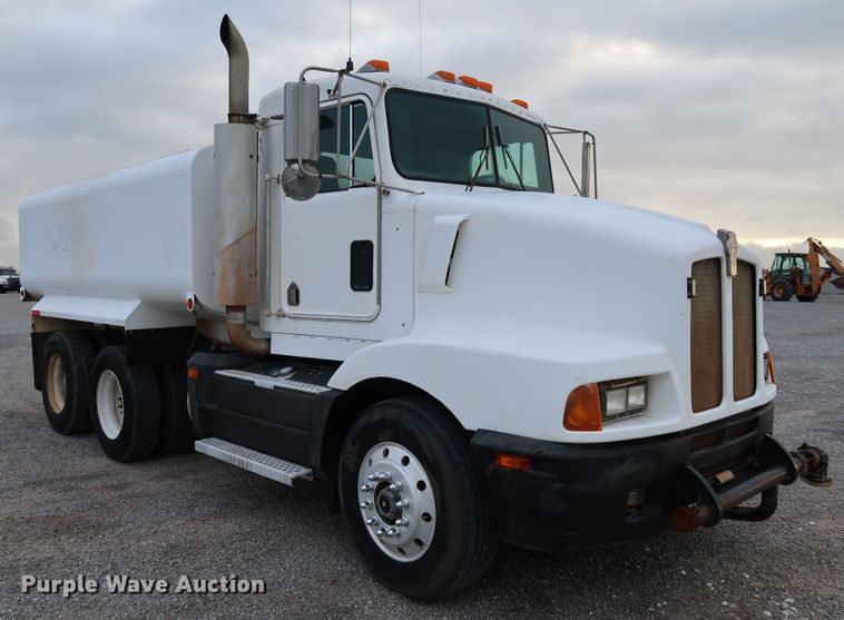 image for item KQ9795 1993 Kenworth T400  water truck