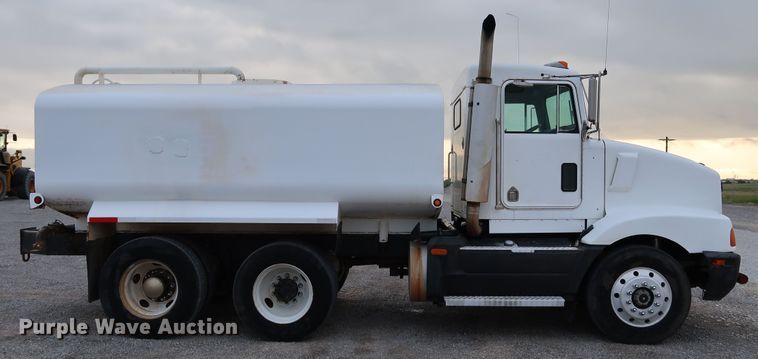 image for item KQ9795 1993 Kenworth T400  water truck