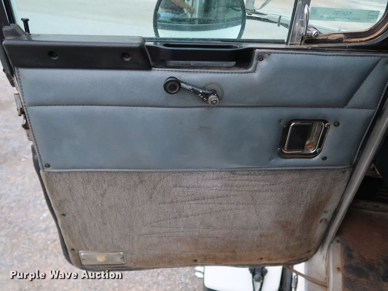 image for item KQ9795 1993 Kenworth T400  water truck