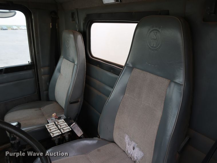 image for item KQ9795 1993 Kenworth T400  water truck