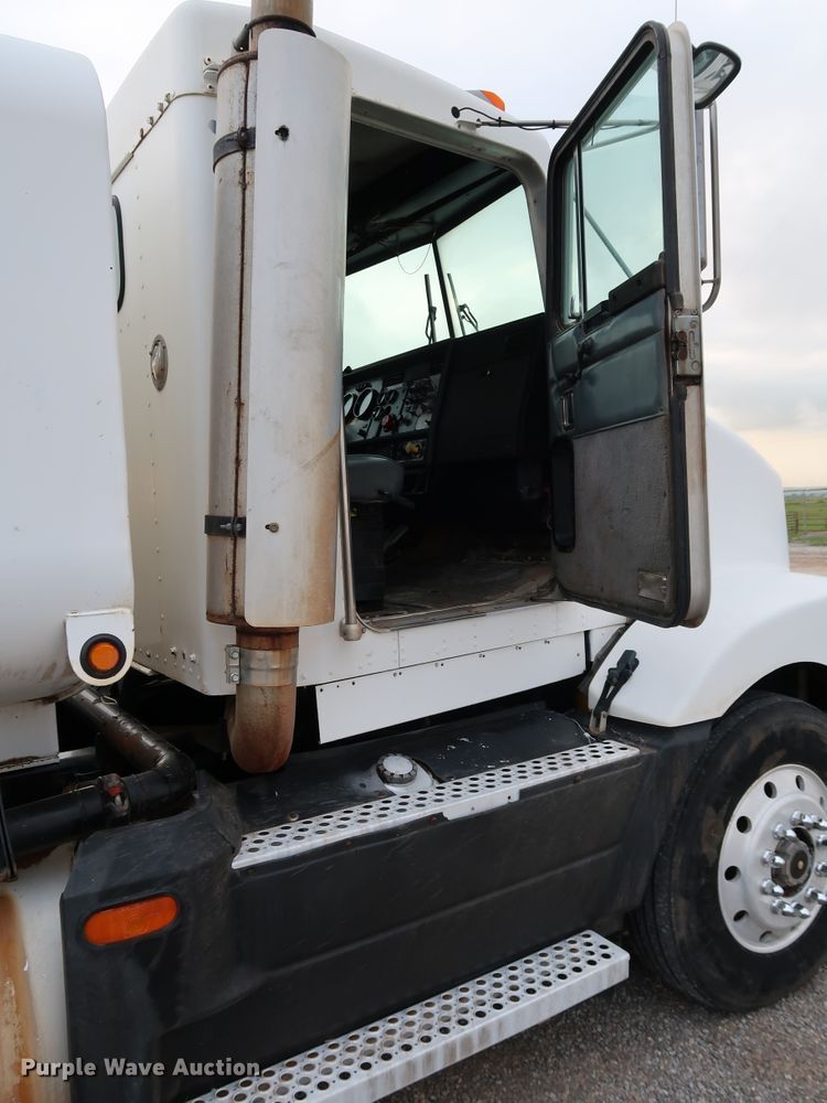 image for item KQ9795 1993 Kenworth T400  water truck