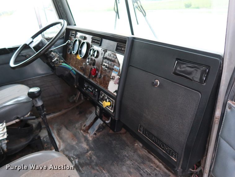 image for item KQ9795 1993 Kenworth T400  water truck