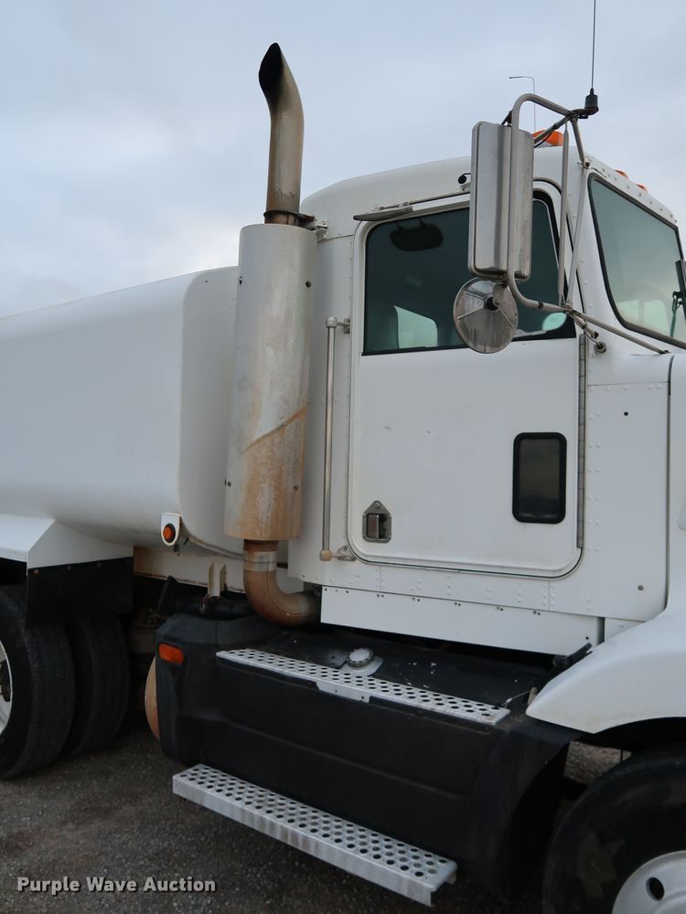 image for item KQ9795 1993 Kenworth T400  water truck