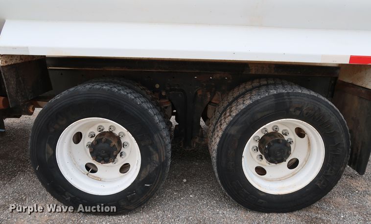 image for item KQ9795 1993 Kenworth T400  water truck