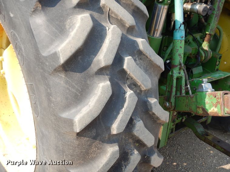 image for item KV9224 1994 John Deere 6400  MFWD tractor