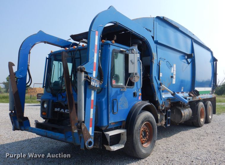 image for item KW9879 2009 Mack Mammoth  refuse truck