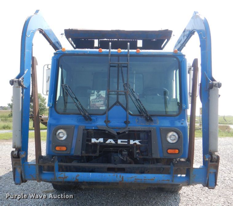 image for item KW9879 2009 Mack Mammoth  refuse truck