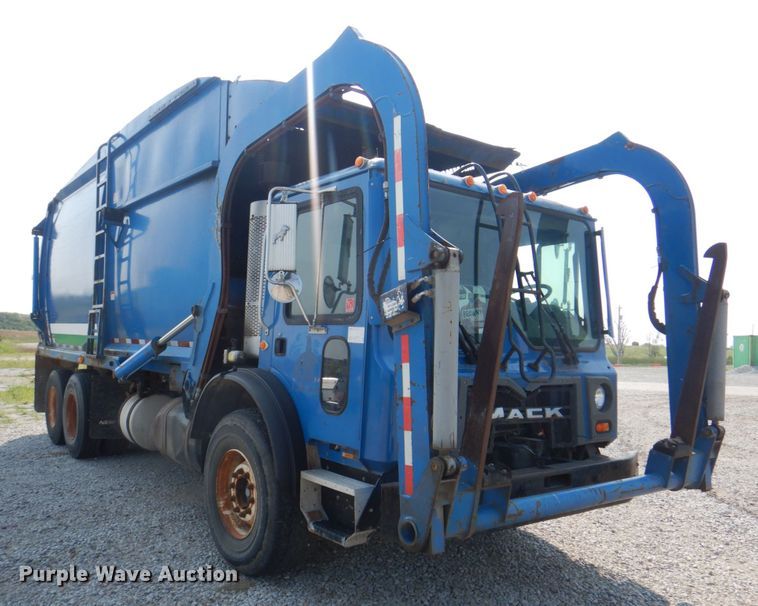 image for item KW9879 2009 Mack Mammoth  refuse truck