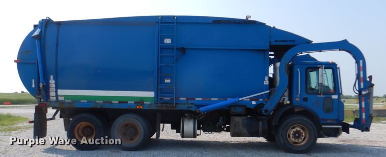 image for item KW9879 2009 Mack Mammoth  refuse truck