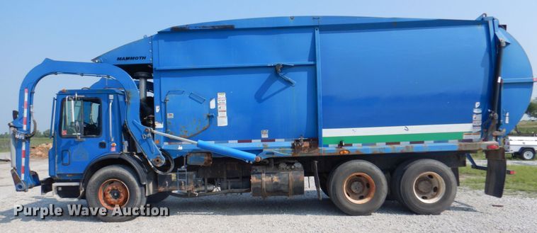 image for item KW9879 2009 Mack Mammoth  refuse truck