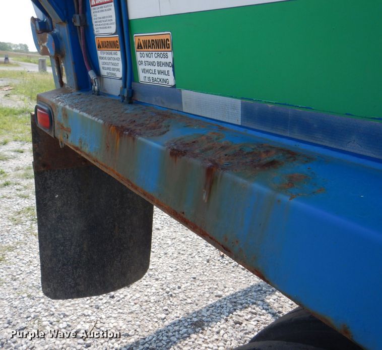 image for item KW9879 2009 Mack Mammoth  refuse truck