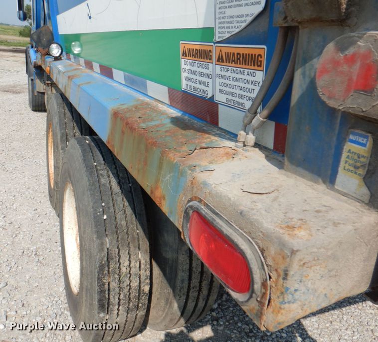 image for item KW9879 2009 Mack Mammoth  refuse truck