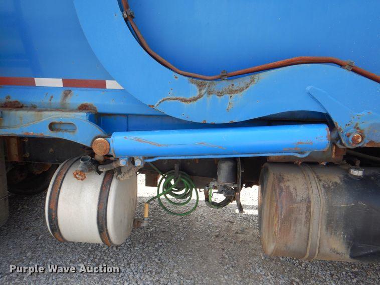 image for item KW9879 2009 Mack Mammoth  refuse truck