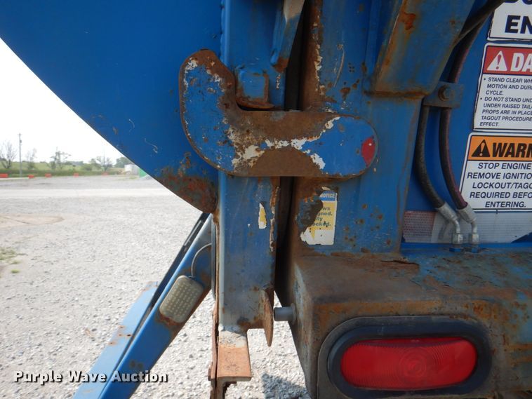 image for item KW9879 2009 Mack Mammoth  refuse truck