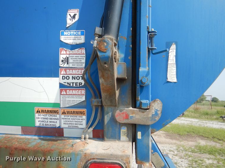 image for item KW9879 2009 Mack Mammoth  refuse truck