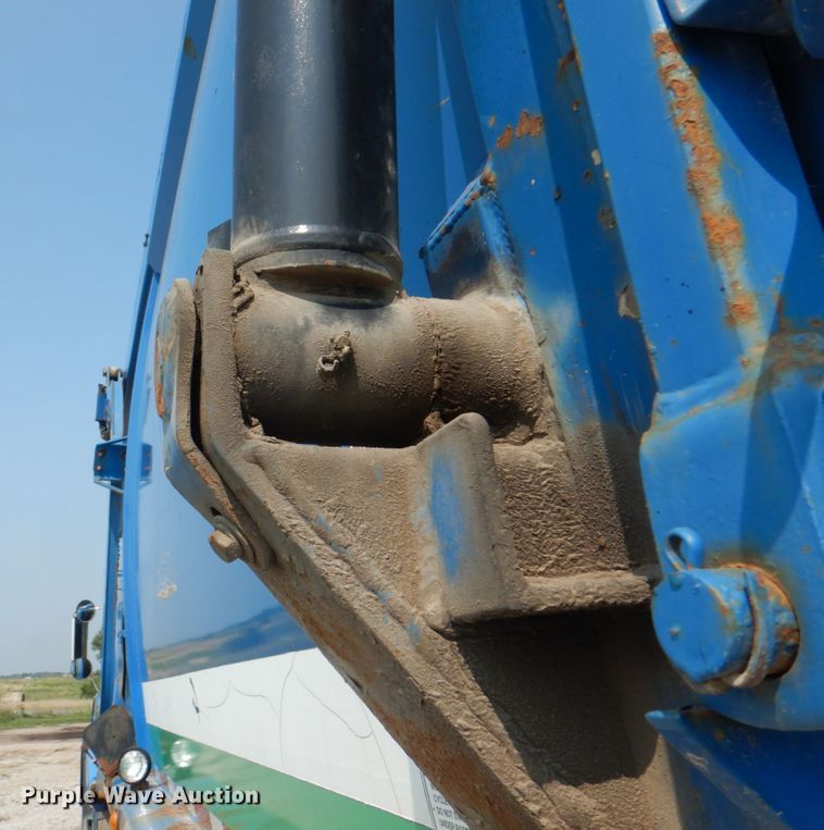 image for item KW9879 2009 Mack Mammoth  refuse truck