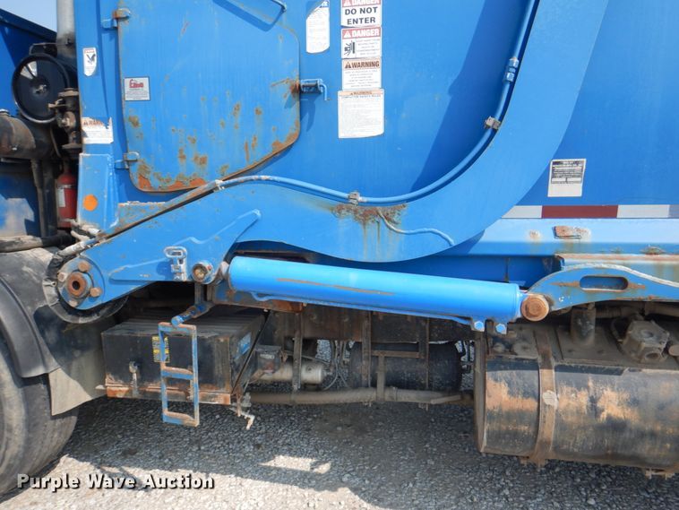 image for item KW9879 2009 Mack Mammoth  refuse truck