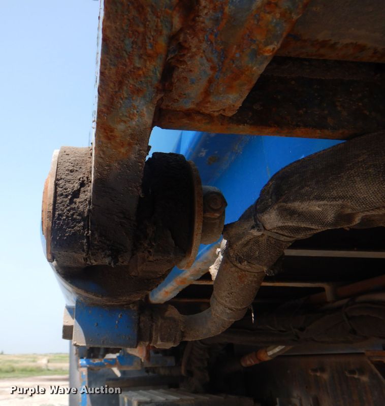 image for item KW9879 2009 Mack Mammoth  refuse truck