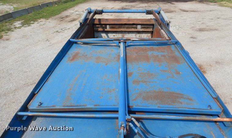 image for item KW9879 2009 Mack Mammoth  refuse truck