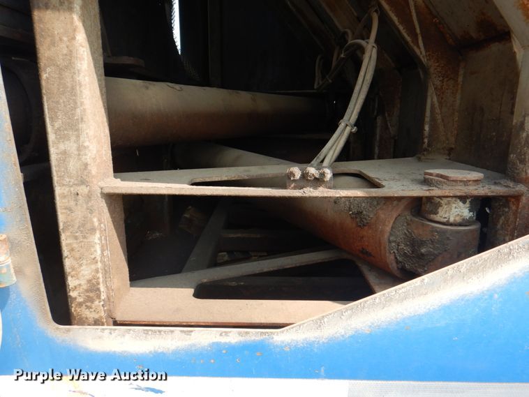 image for item KW9879 2009 Mack Mammoth  refuse truck