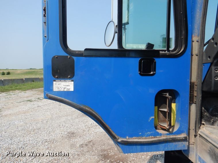 image for item KW9879 2009 Mack Mammoth  refuse truck