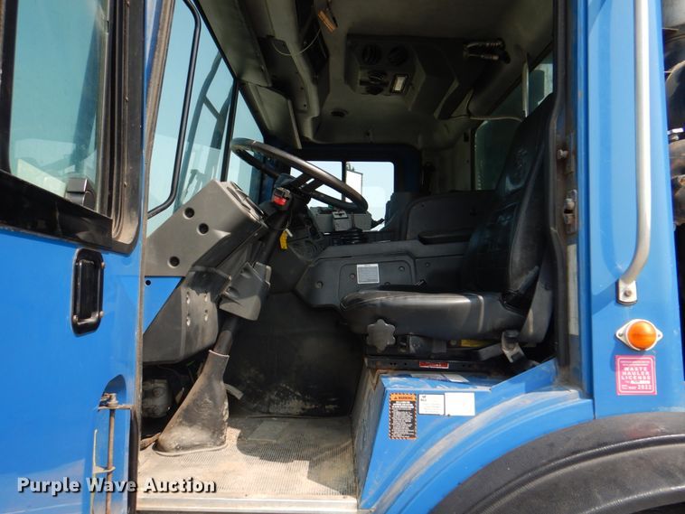 image for item KW9879 2009 Mack Mammoth  refuse truck