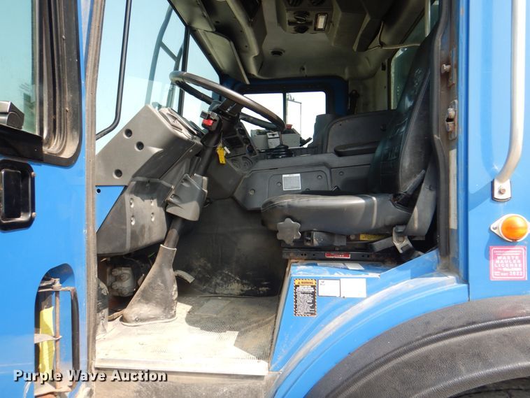 image for item KW9879 2009 Mack Mammoth  refuse truck