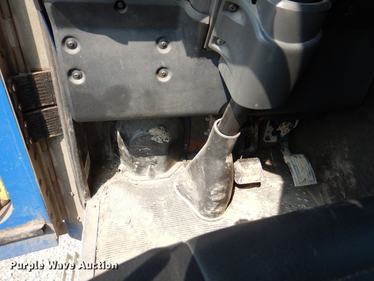 image for item KW9879 2009 Mack Mammoth  refuse truck