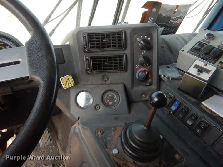 image for item KW9879 2009 Mack Mammoth  refuse truck