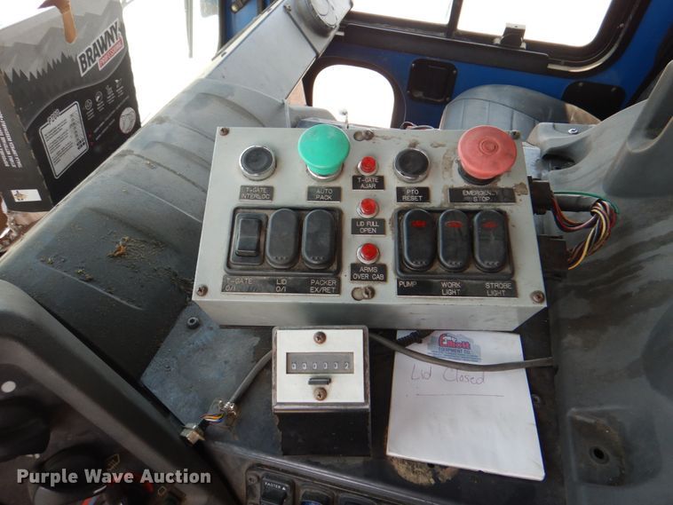 image for item KW9879 2009 Mack Mammoth  refuse truck