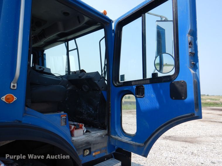 image for item KW9879 2009 Mack Mammoth  refuse truck