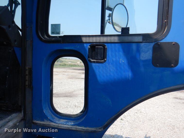 image for item KW9879 2009 Mack Mammoth  refuse truck