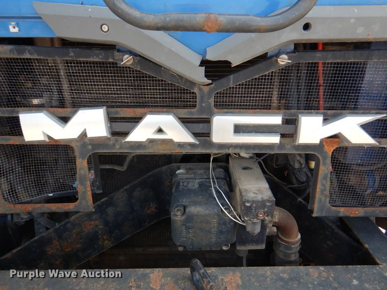 image for item KW9879 2009 Mack Mammoth  refuse truck