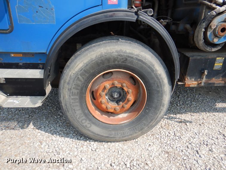 image for item KW9879 2009 Mack Mammoth  refuse truck