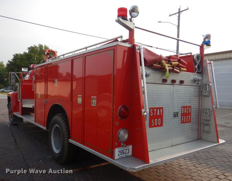 image for item KW9881 1983 Ford F800  pumper fire truck
