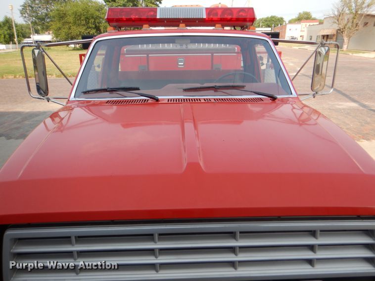 image for item KW9881 1983 Ford F800  pumper fire truck